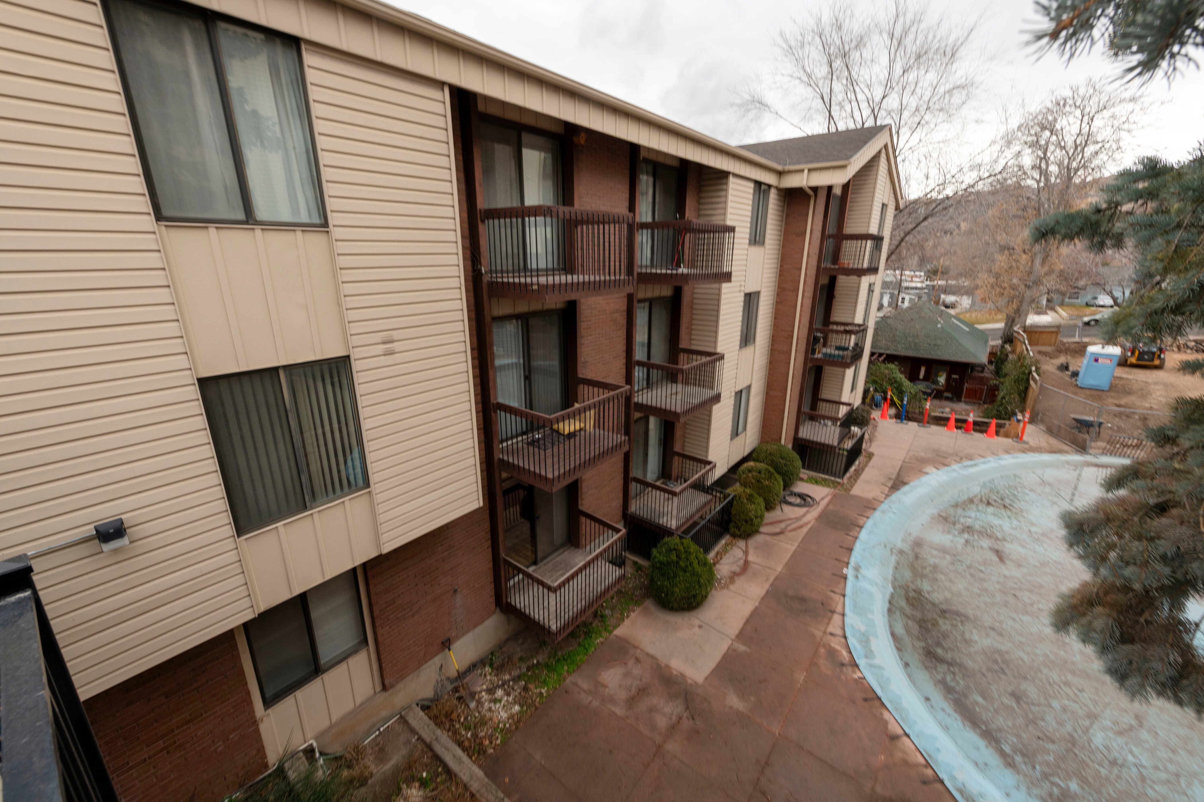 View of apartment building / complex