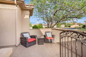 Patio / terrace with a gate