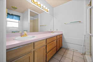 Primary bedroom en-suite with double sinks