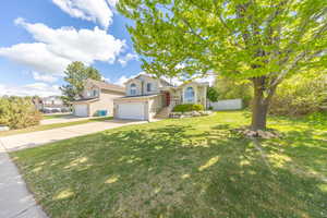 View of front of house featuring driveway and a garage