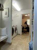 Laundry area with washer / clothes dryer