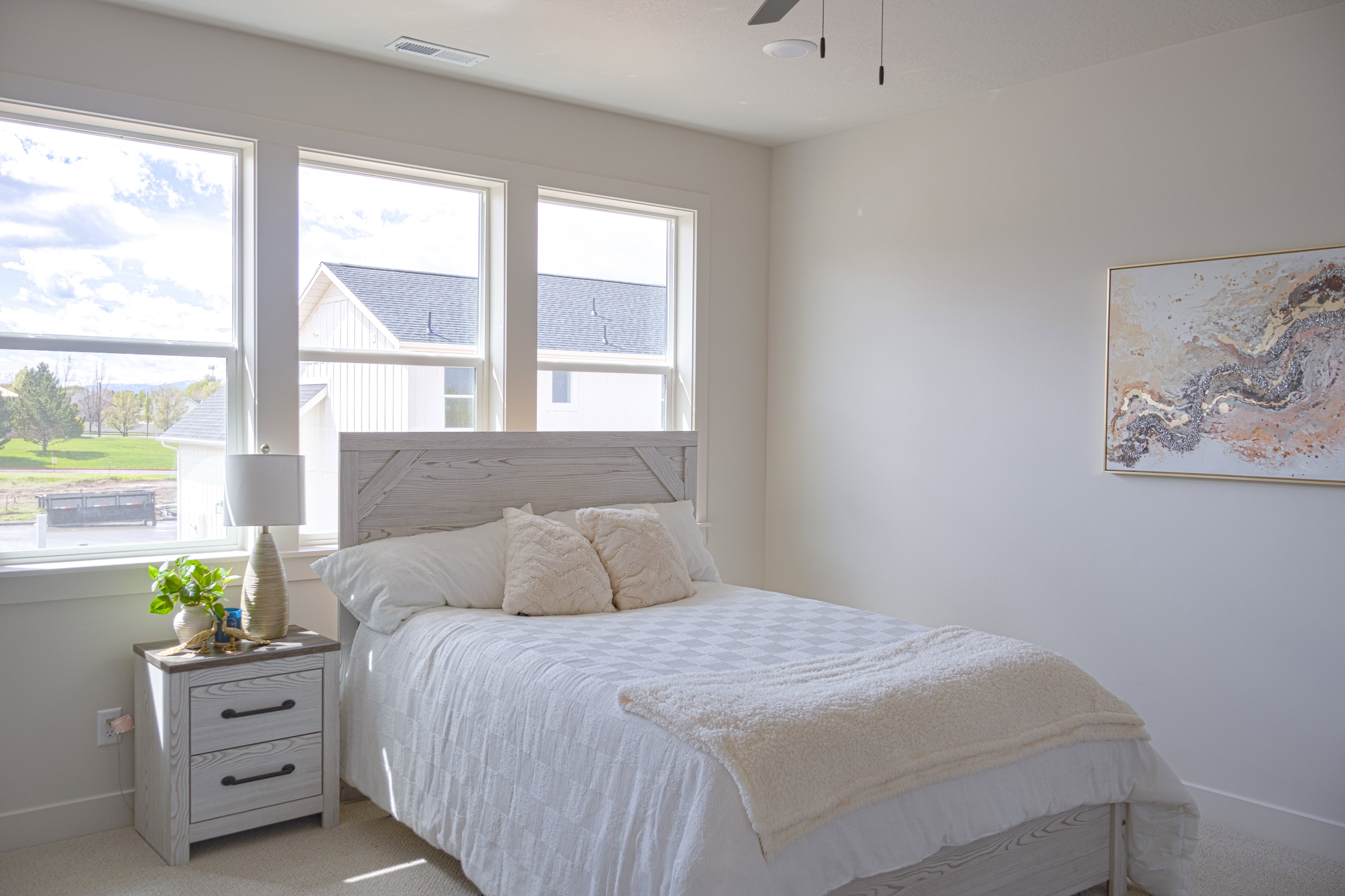 Bedroom featuring carpet flooring and a ceiling fan