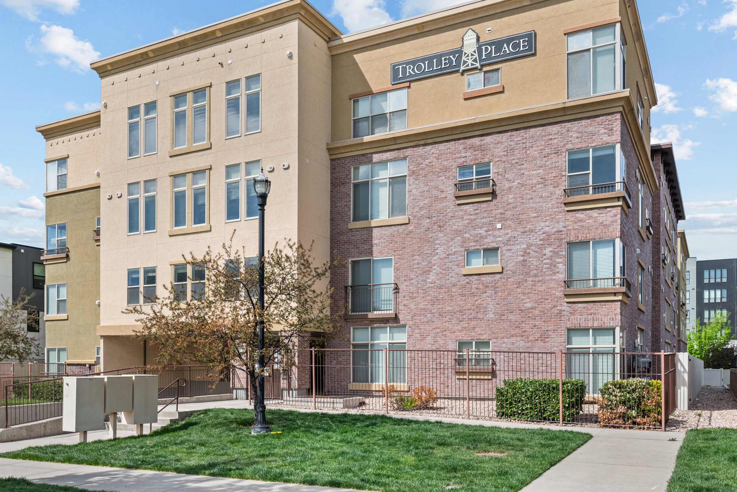 View of apartment building / complex