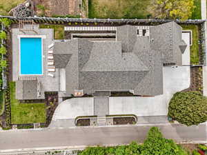 Bird's eye view of a pool area