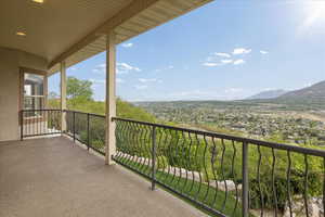 Balcony featuring a mountain view