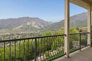 Balcony featuring a mountain view
