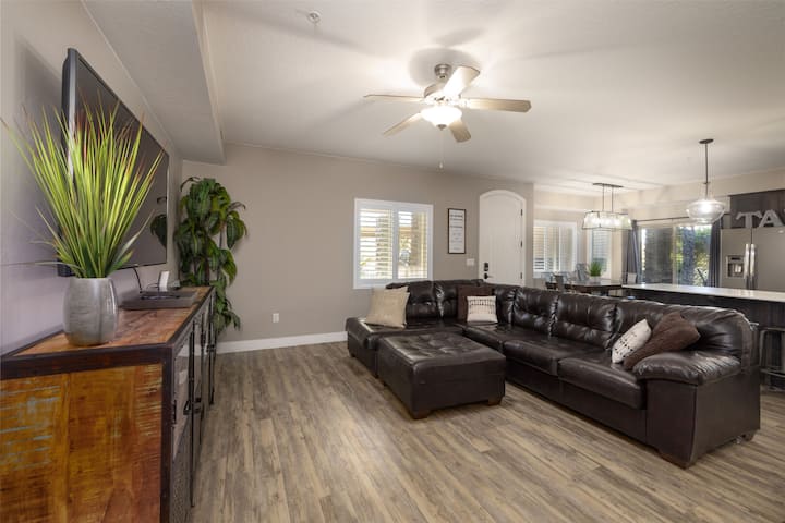 Living area with a ceiling fan and wood finished floors