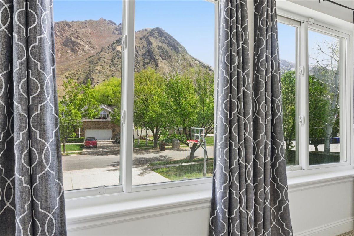 Doorway featuring a mountain view