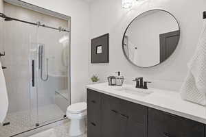 BATHROOM #2 ON MAIN FLOOR ADJACENT GUEST SUITE / BEDROOM #2