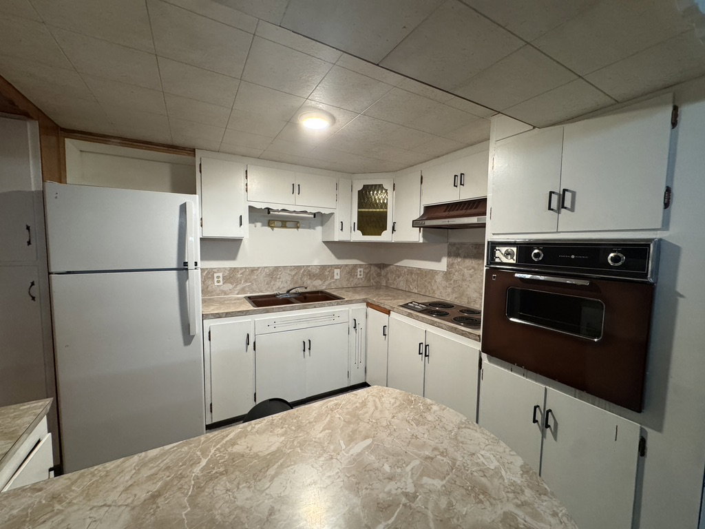 Basement (second) kitchen