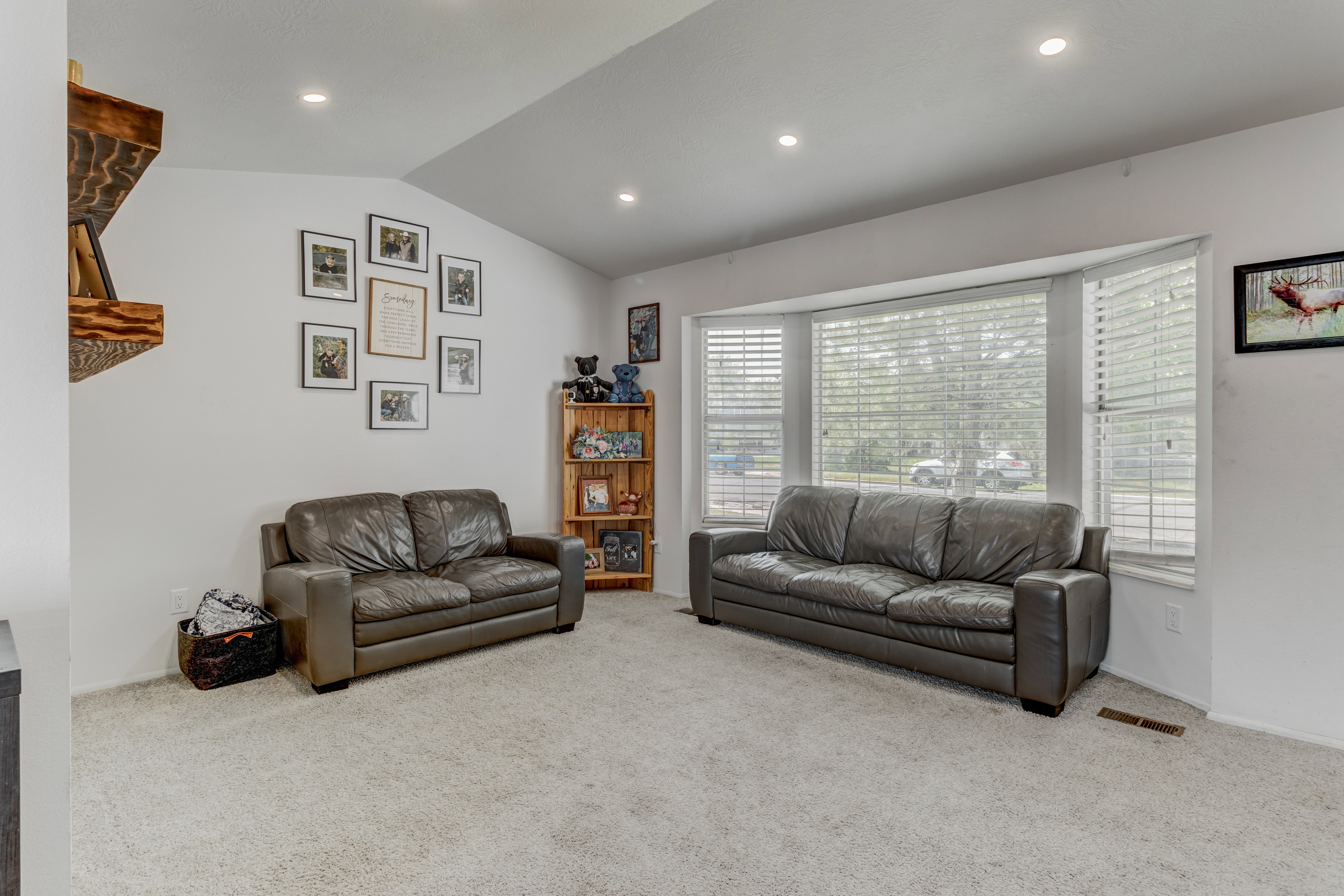 Living area featuring carpet flooring and recessed lighting