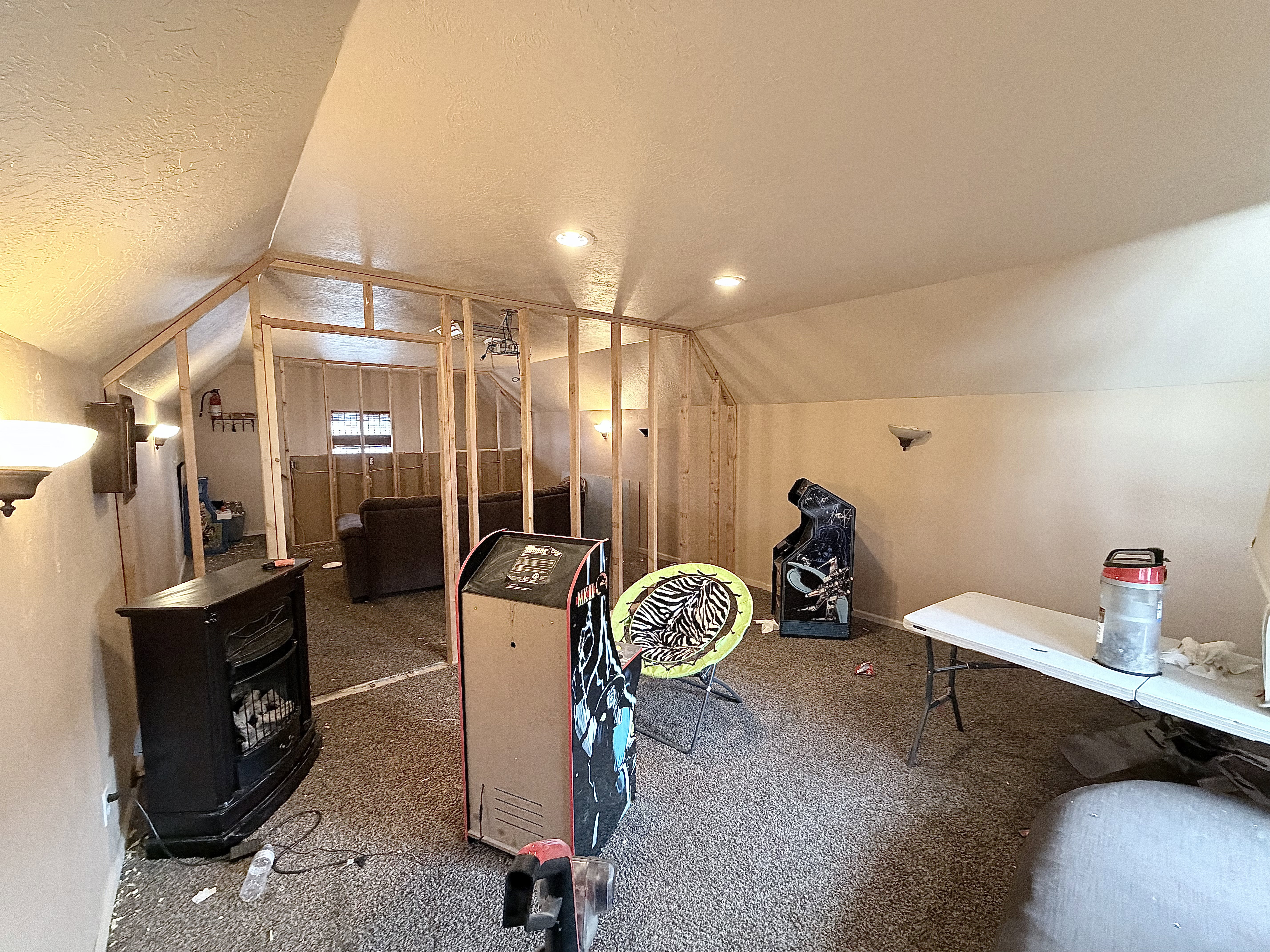 Bonus room featuring a textured ceiling and carpet