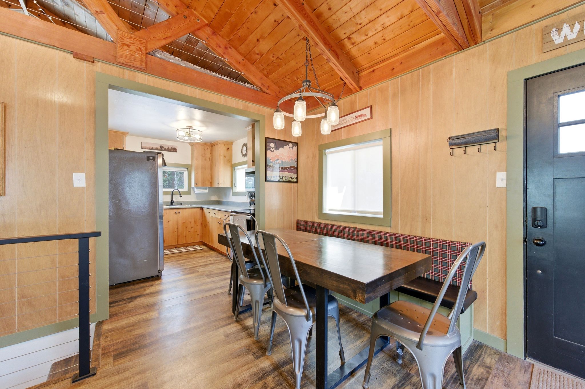 Kitchen/eating nook