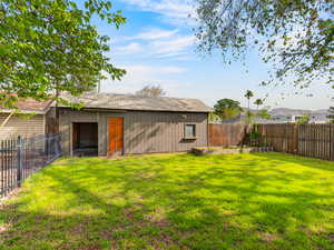 Detached garage/storage area