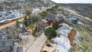 Snowy aerial view with a mountain view
