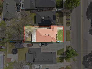 Aerial view of residential area featuring property parcel outlined