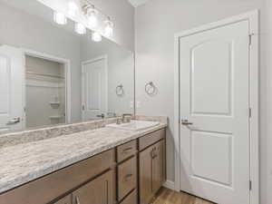 Hall bath adjacent to secondary bedroom.