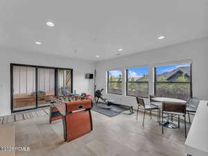 Recreation room with recessed lighting