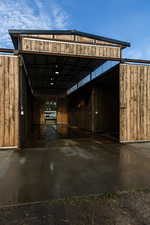 4 STALL BARN (2 YEARS NEW)