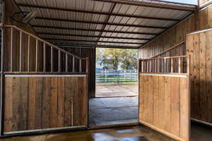 4 STALL BARN (2 YEARS NEW)