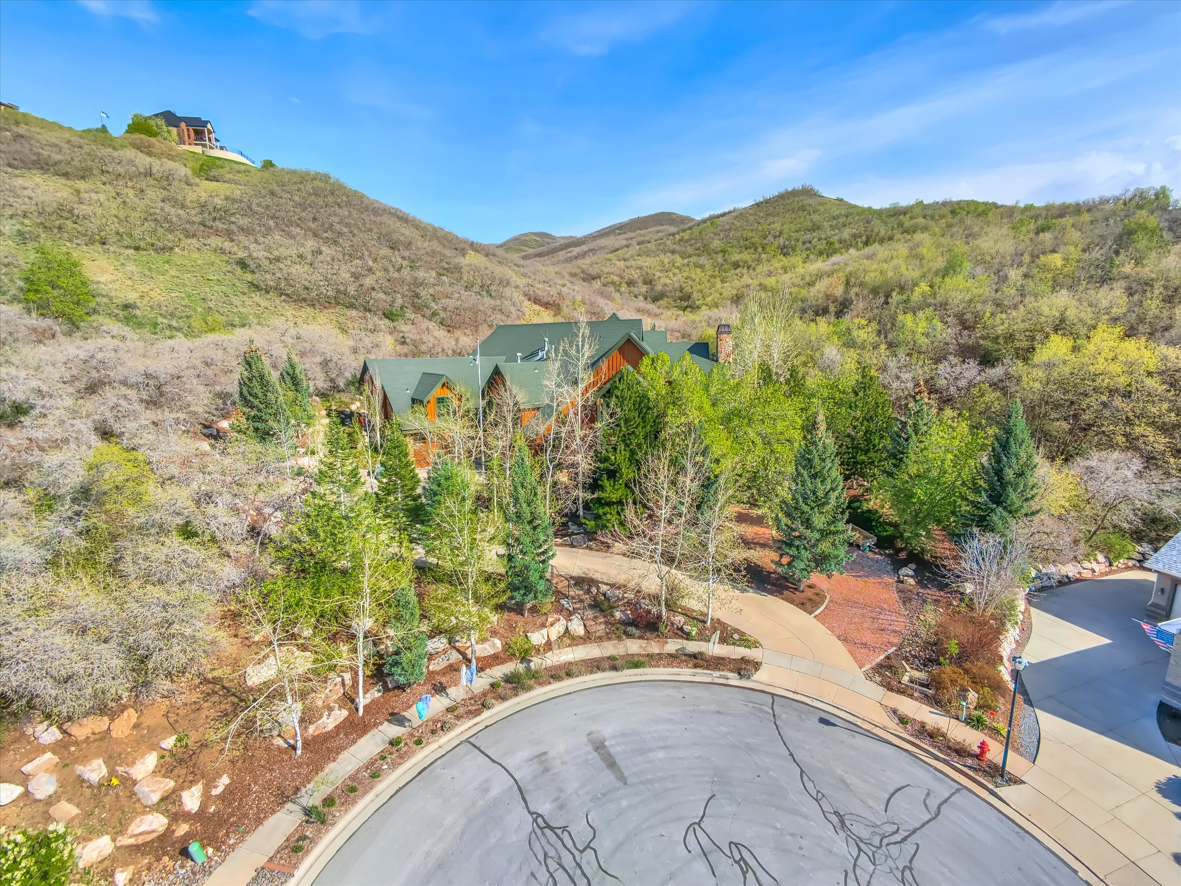 The estate is surrounded by 1.8 acres of mature forest.