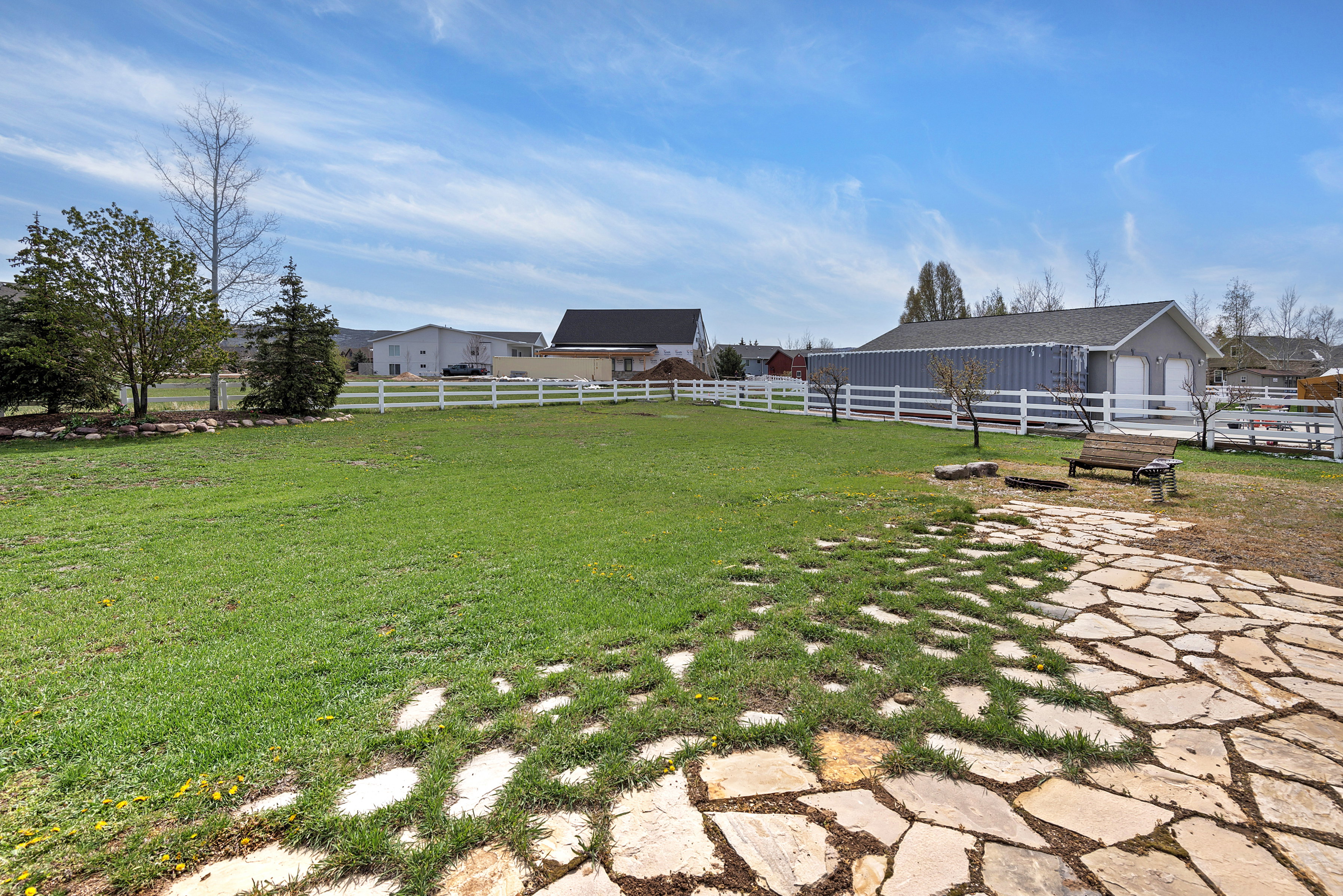 View of yard featuring an outdoor structure