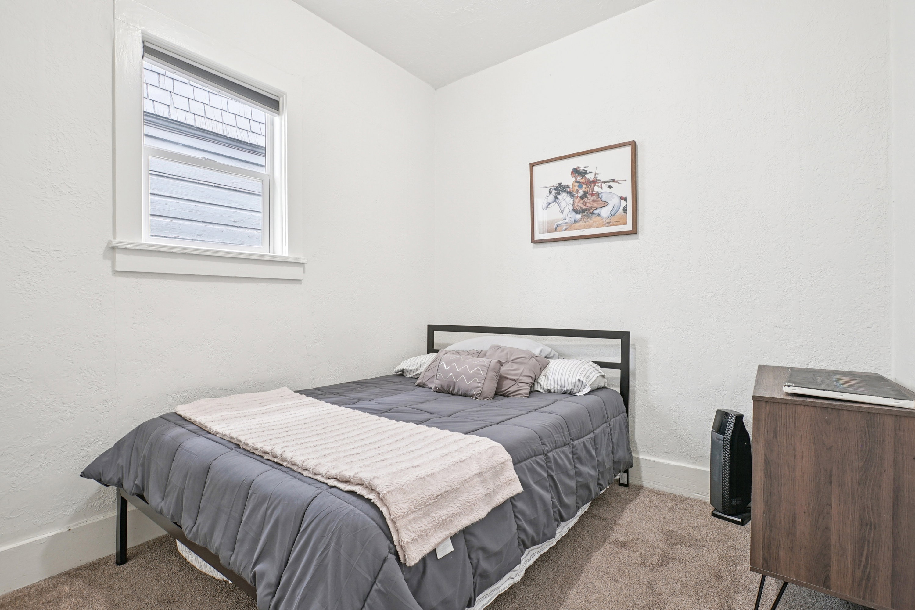 Bedroom with a textured wall and carpet