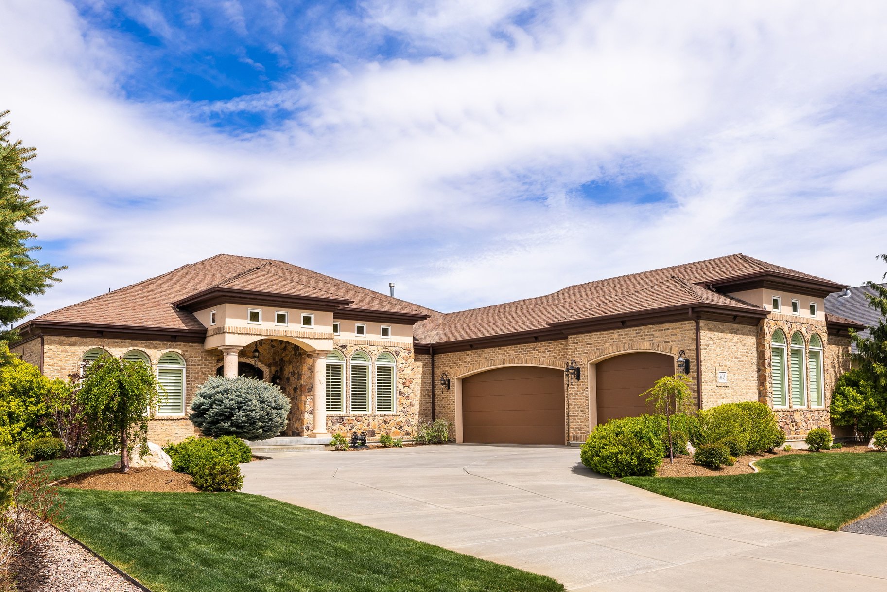 802  EAGLEPOINTE DR North Salt Lake UT 84054