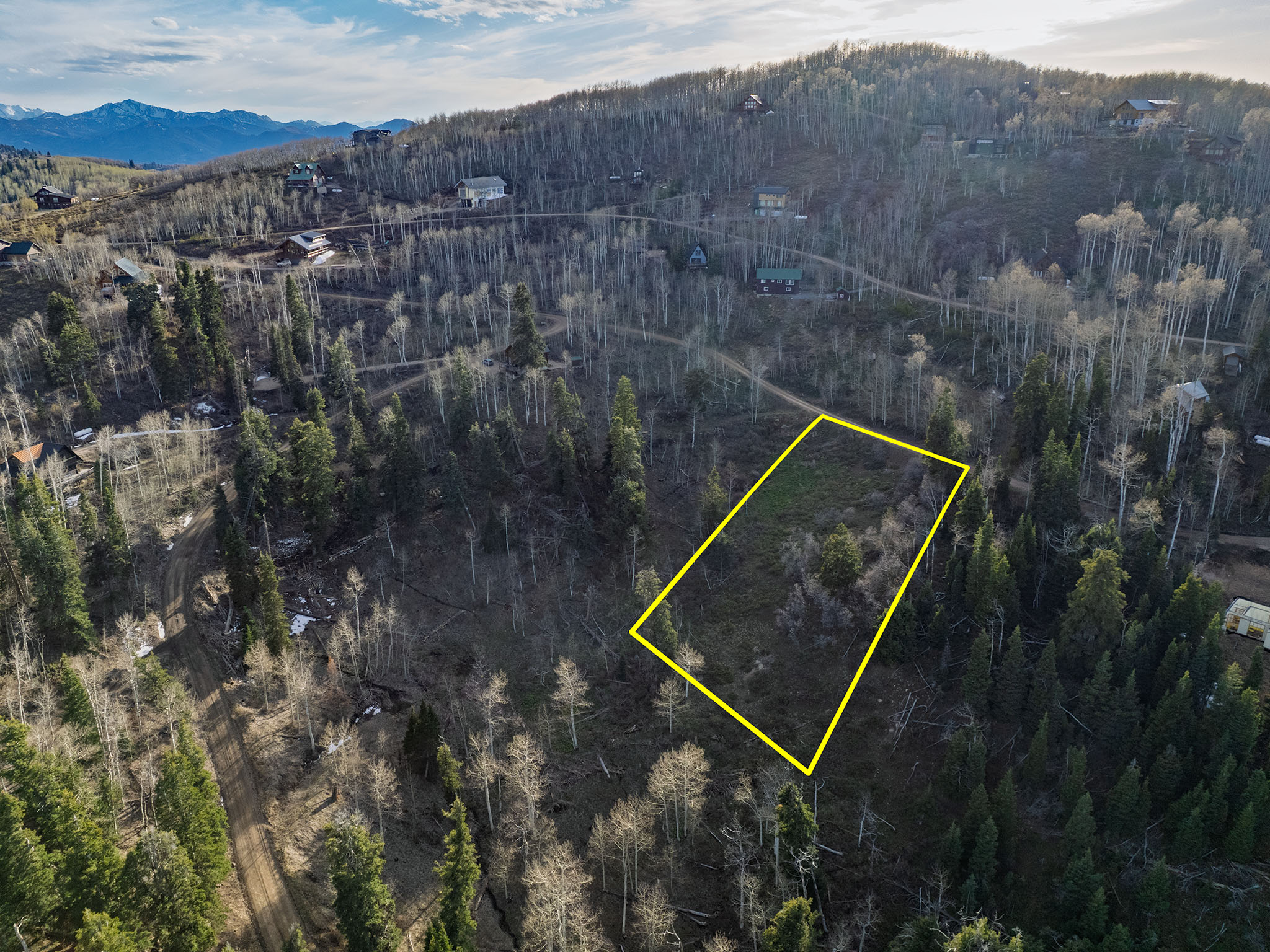 View of property location featuring property parcel outlined and a mountainous background