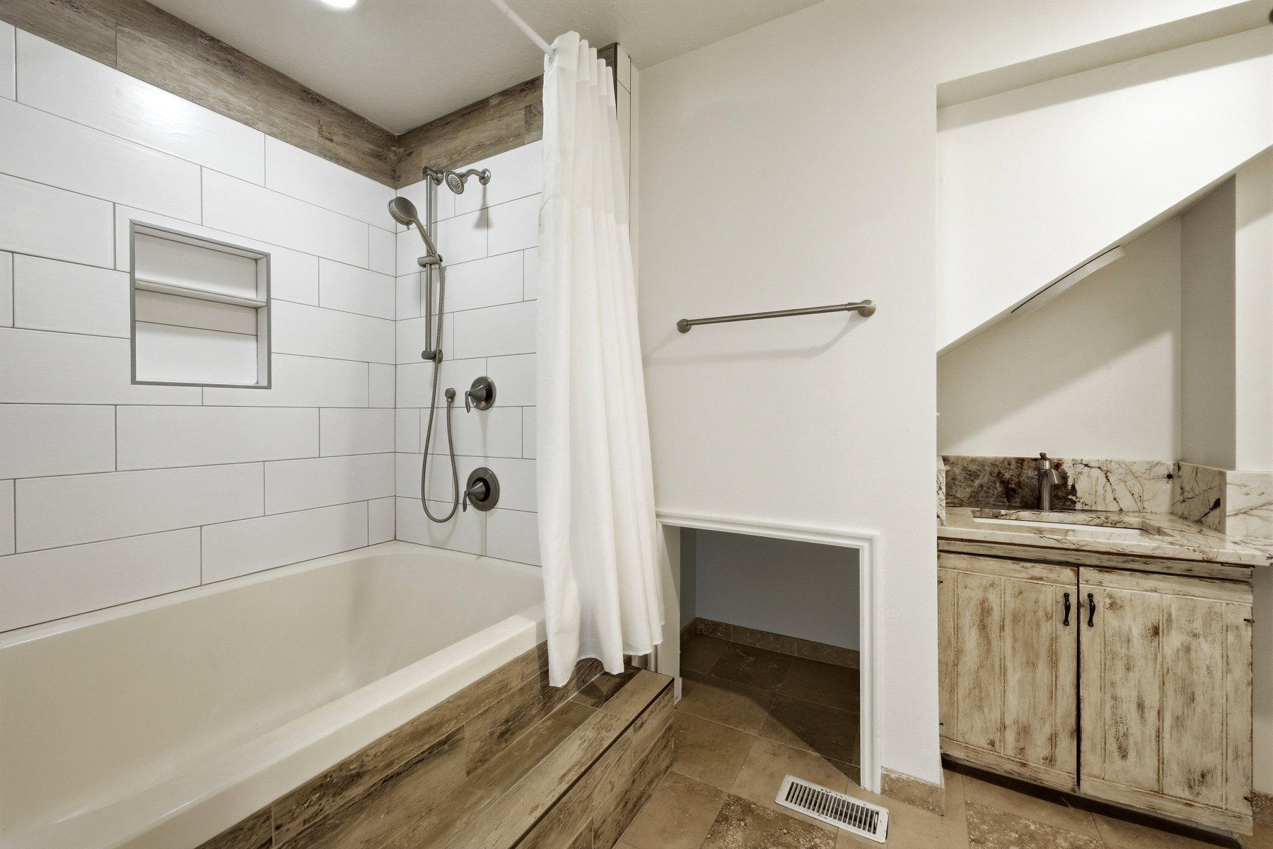 Full bath with vanity and shower / bath combo
