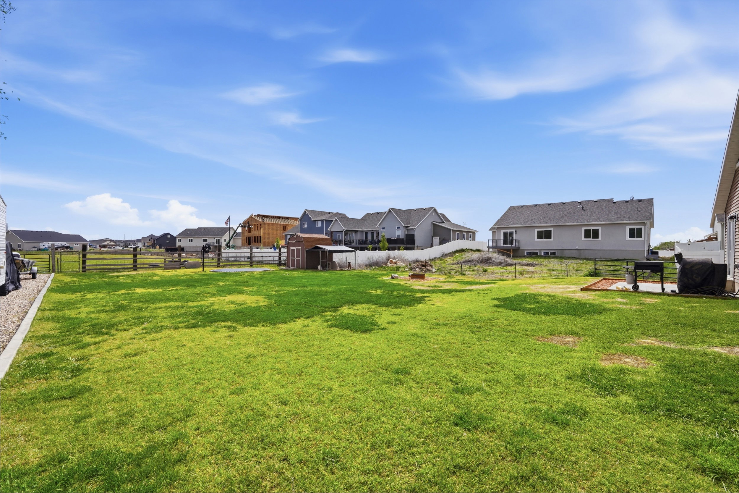 View of yard featuring a residential view and an outbuilding