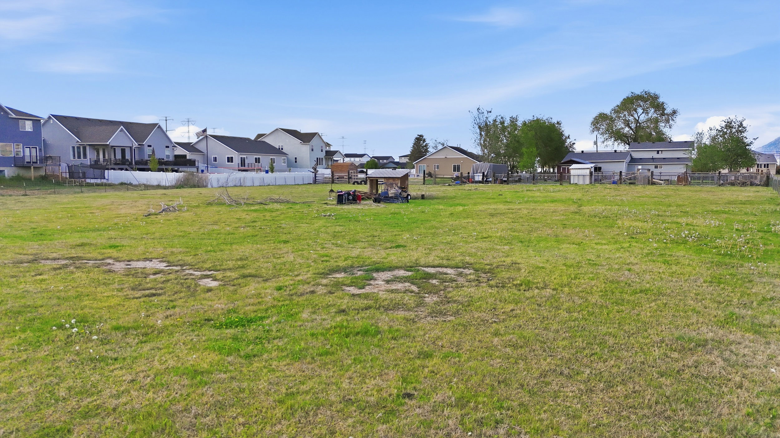 View of yard featuring a residential view
