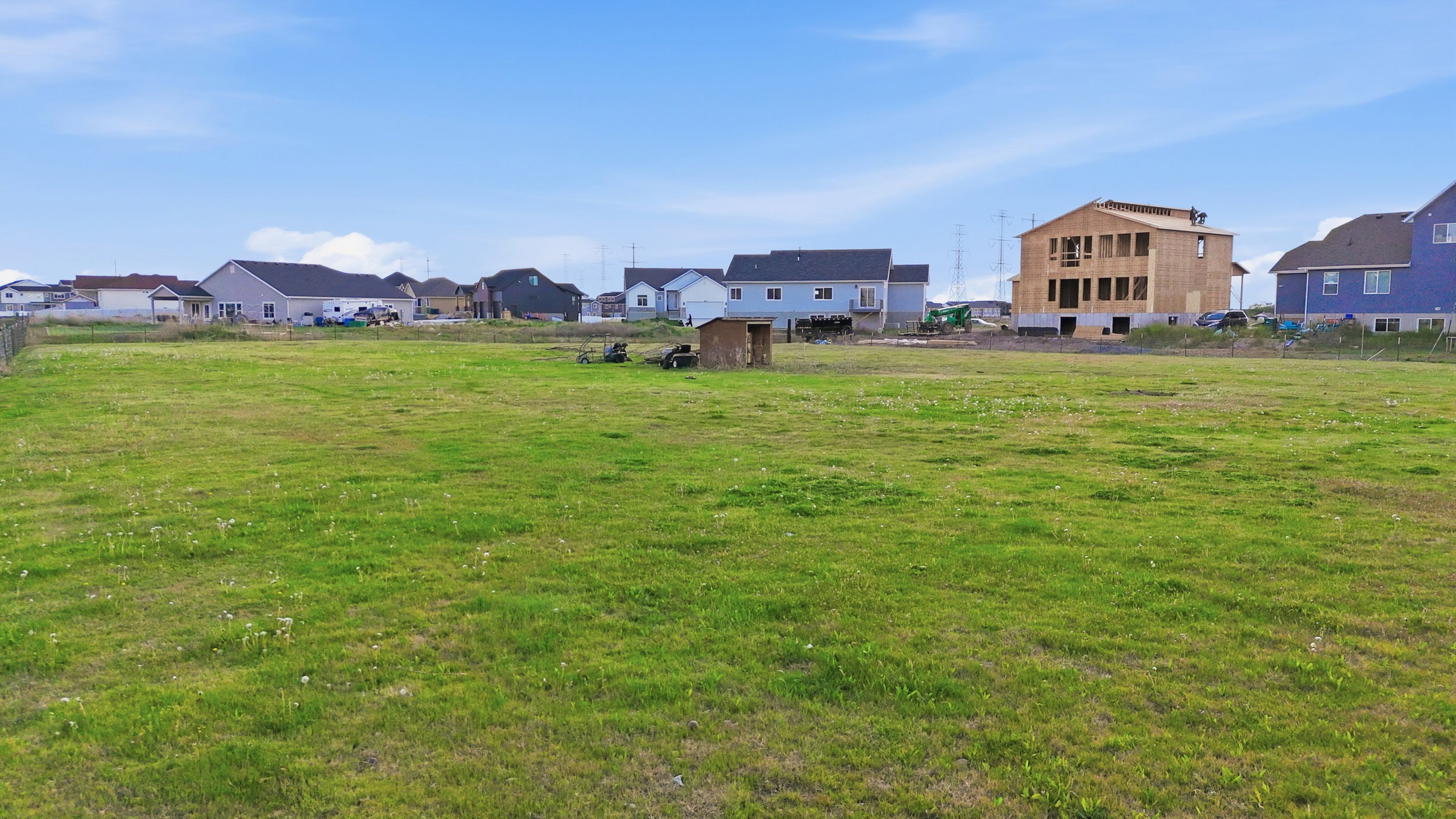 View of yard with a residential view