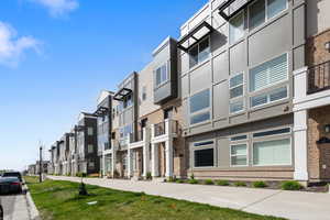View of apartment building / complex