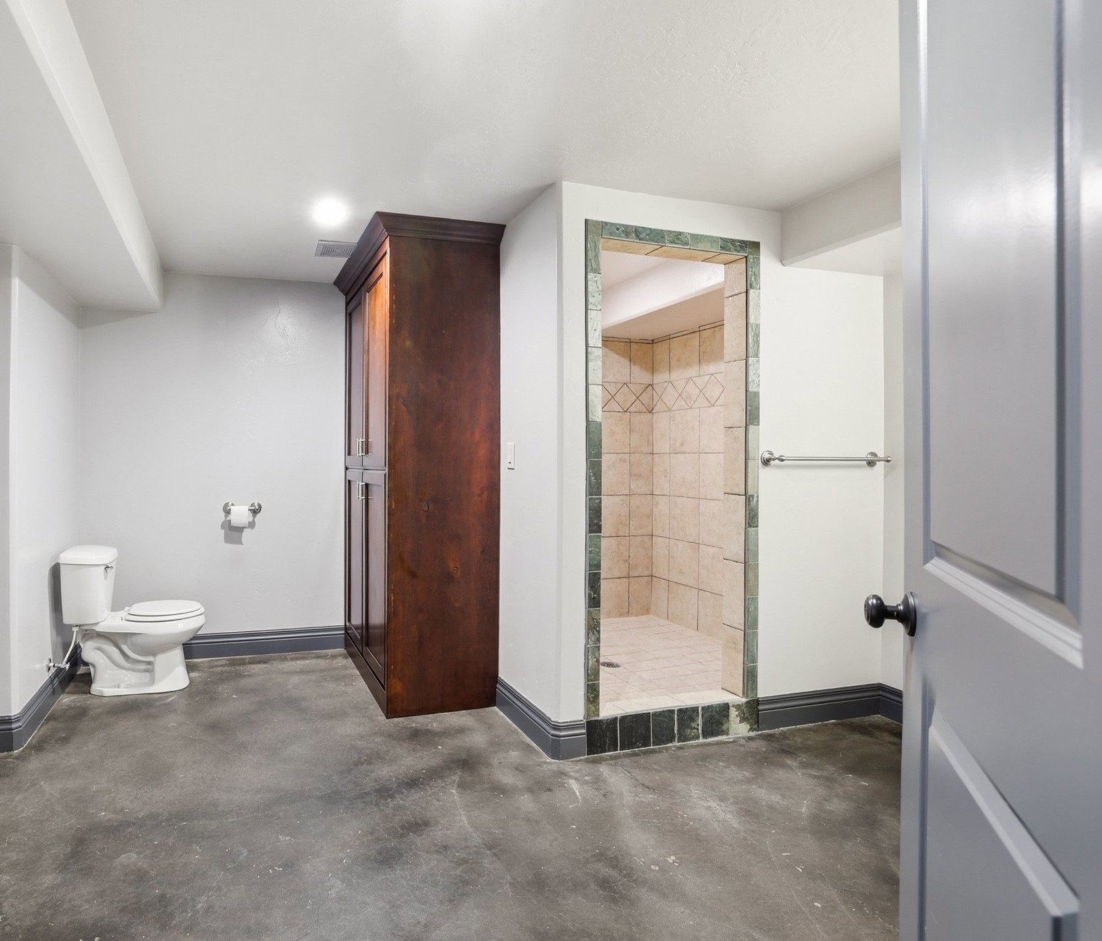 Walk-in shower with tiled surround and decorative accents