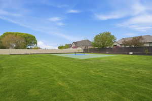 View of yard featuring a pickleball court