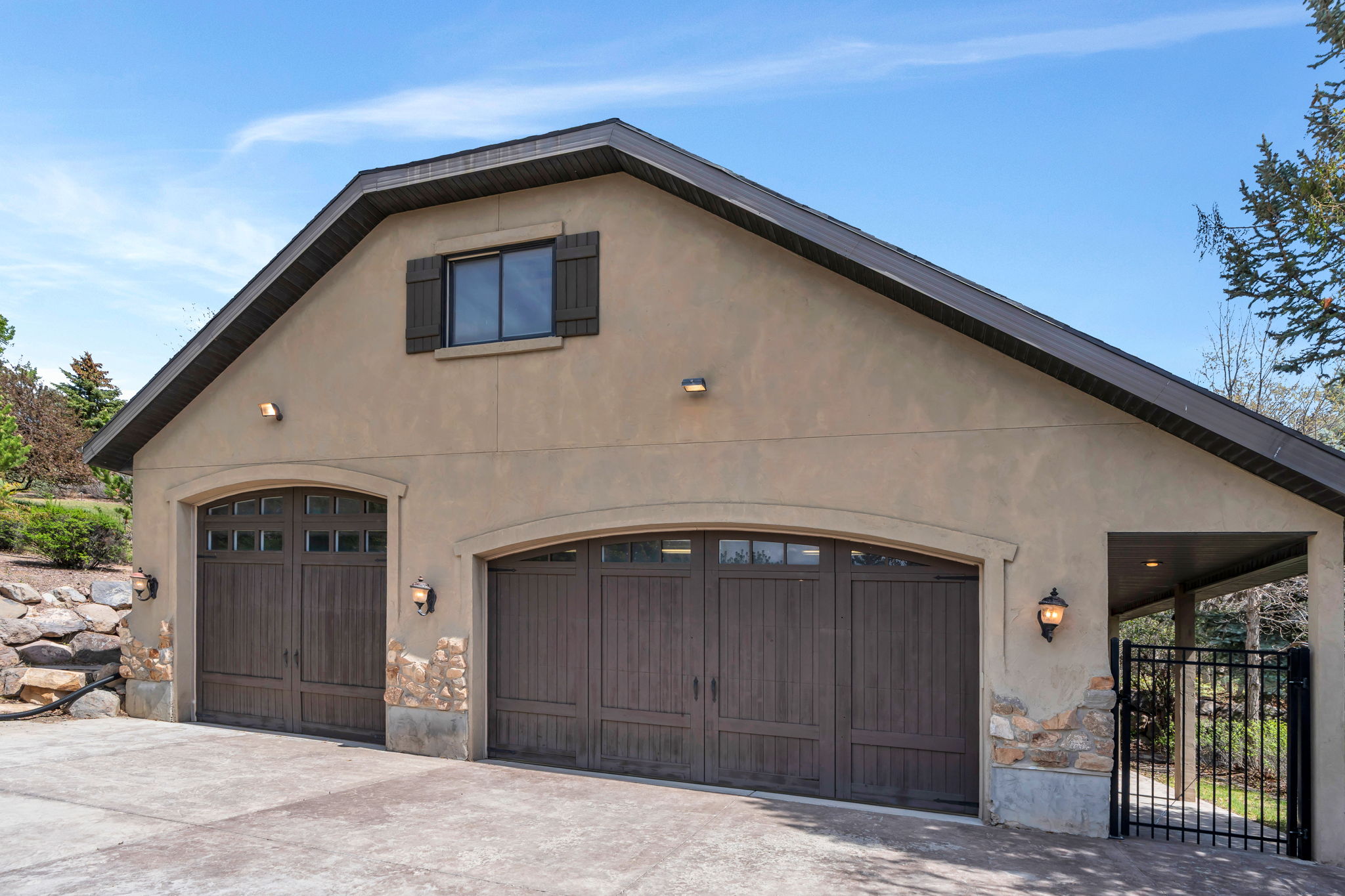 View of front of home featuring driveway and stucco siding