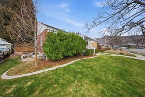View of front of property featuring a front yard