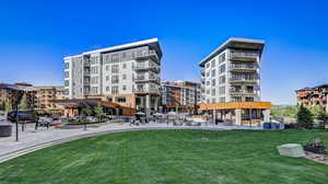 View of apartment building / complex