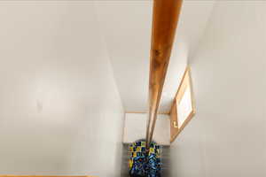 Fire pole / Elevator shaft