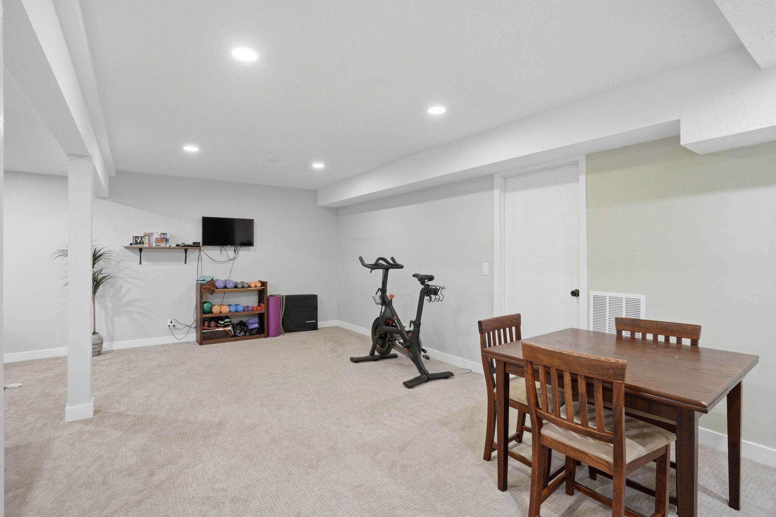 Workout room featuring light carpet and recessed lighting