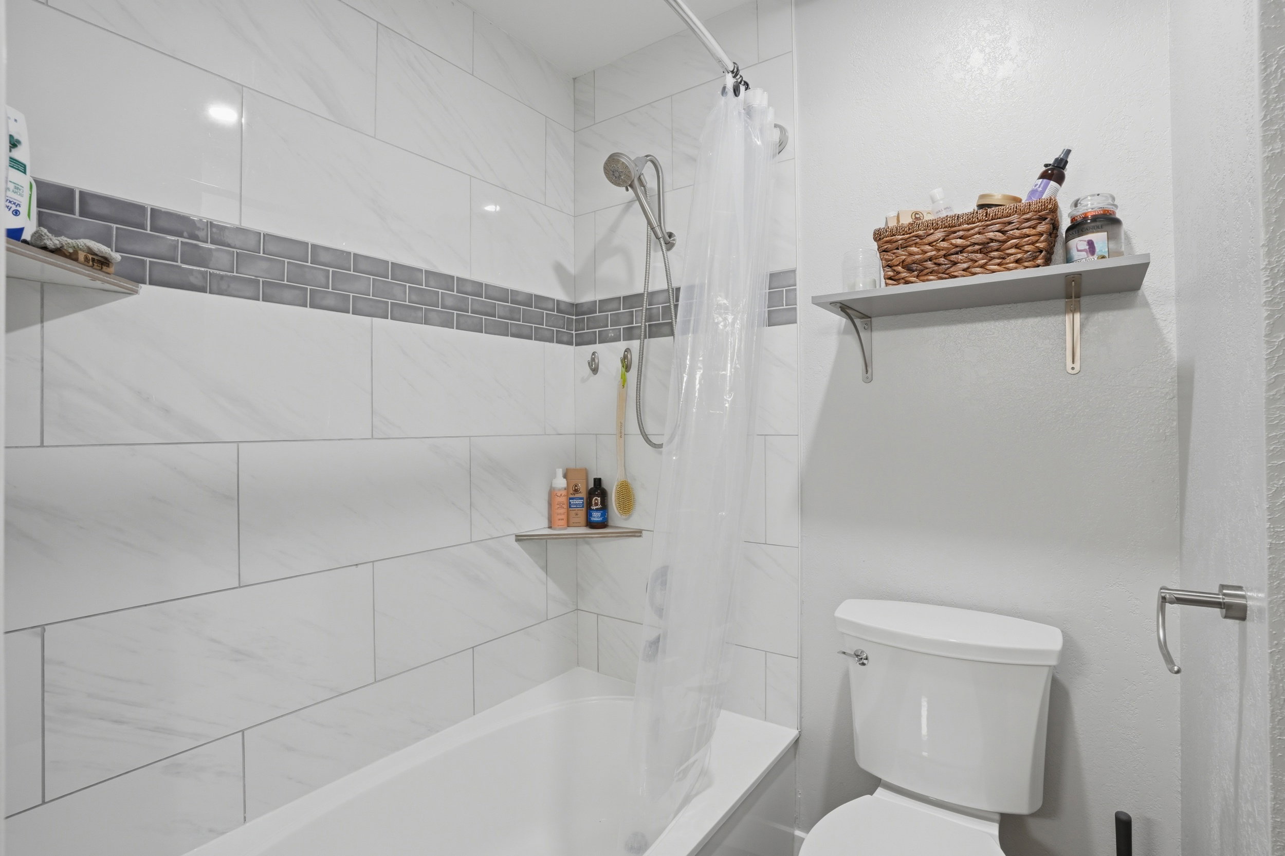 Full bathroom featuring toilet and shower / bath combo