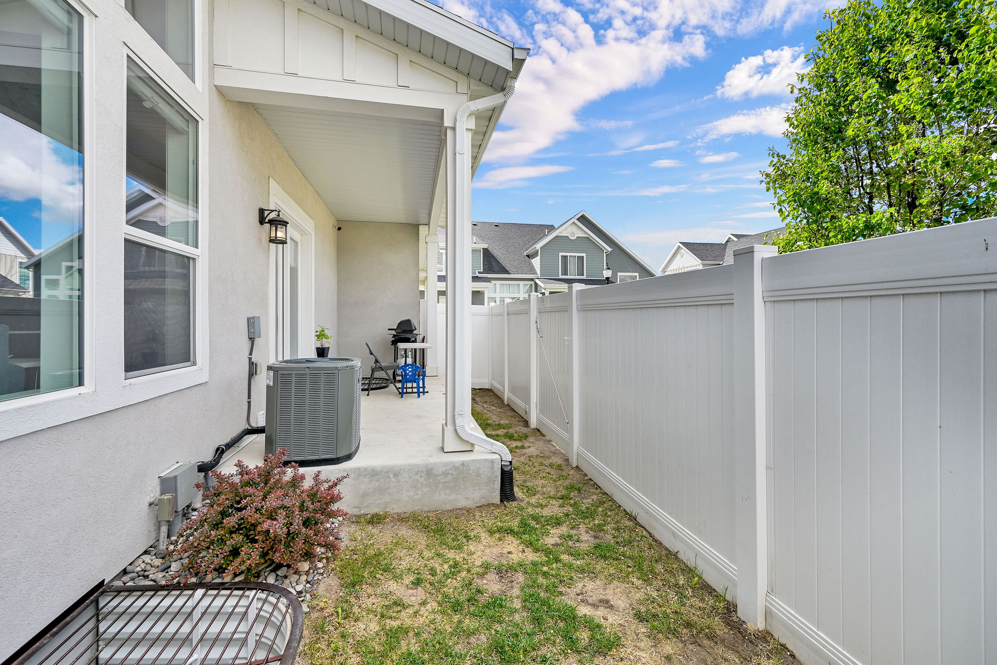 Fenced yard with a patio