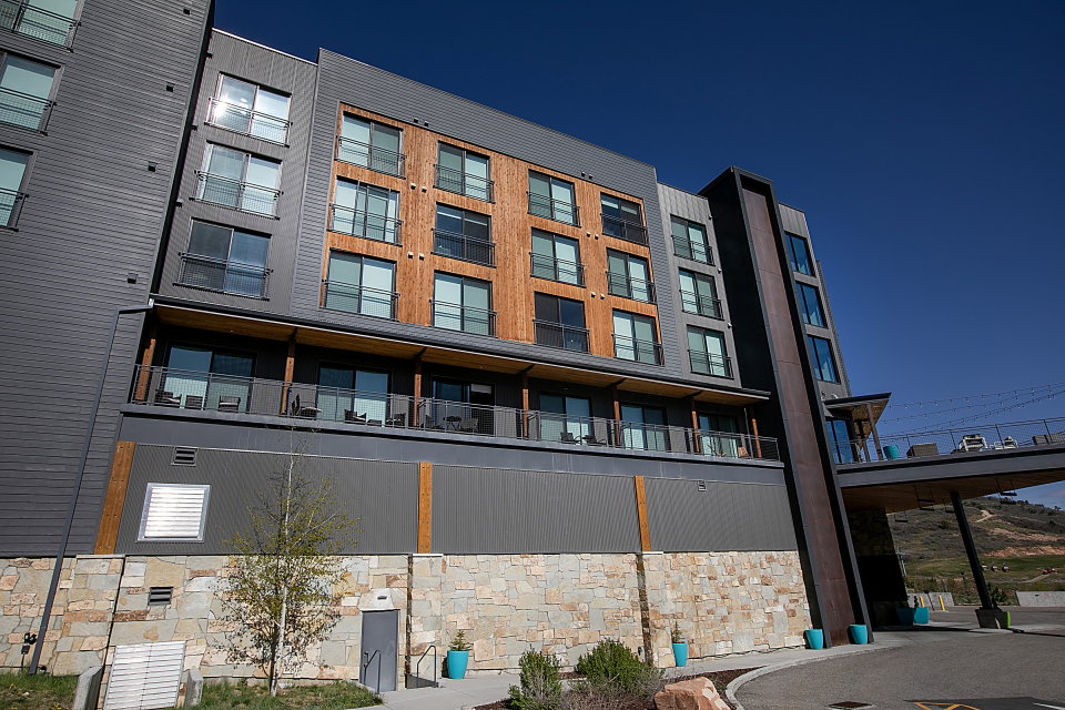 View of apartment building / complex