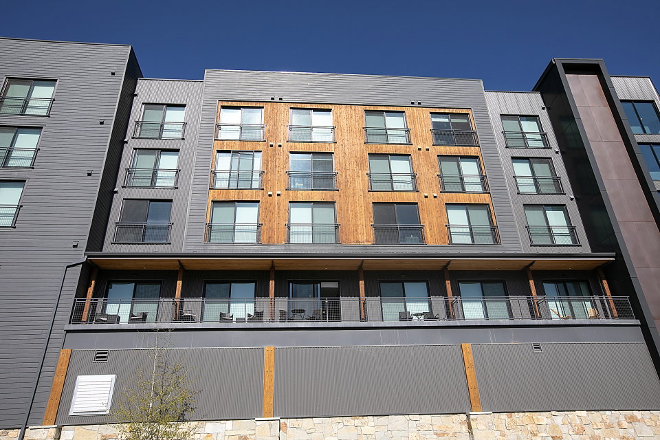 View of apartment building / complex