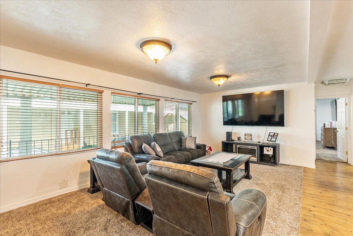 Living area with a textured ceiling and baseboards