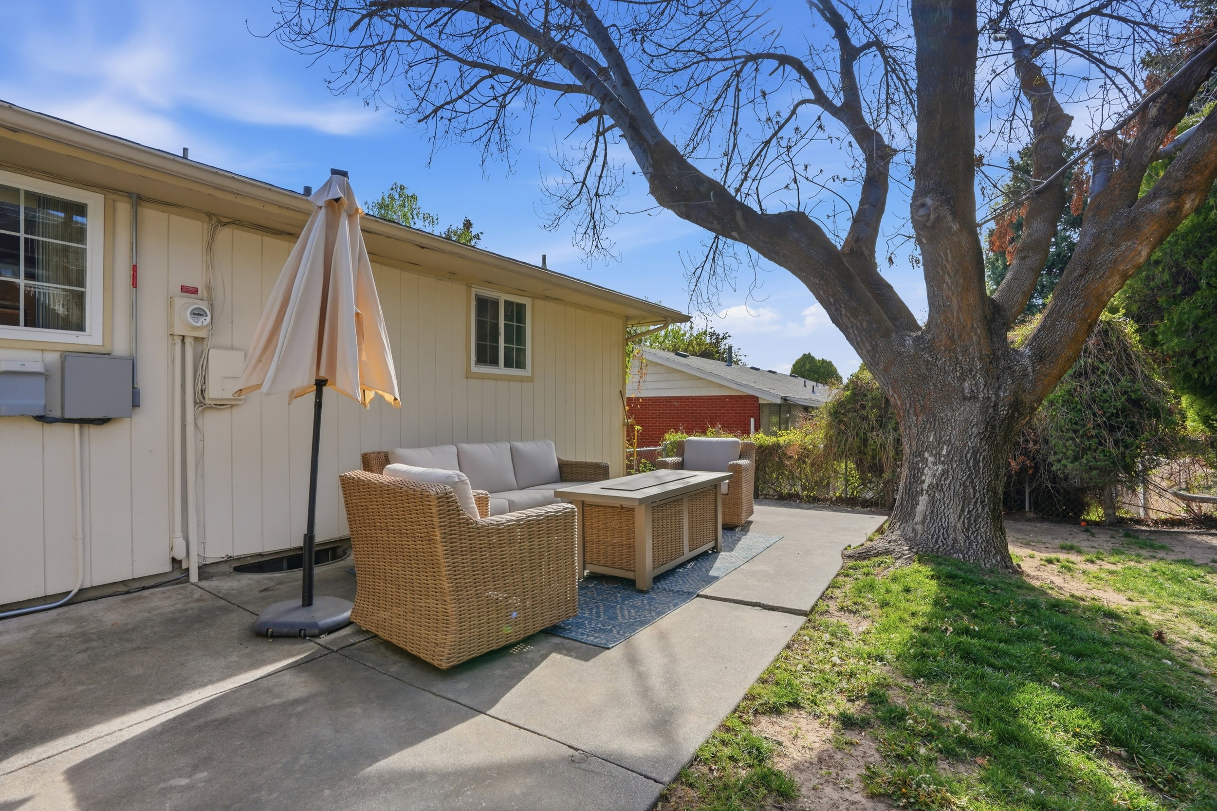 View of patio with an outdoor lounge area