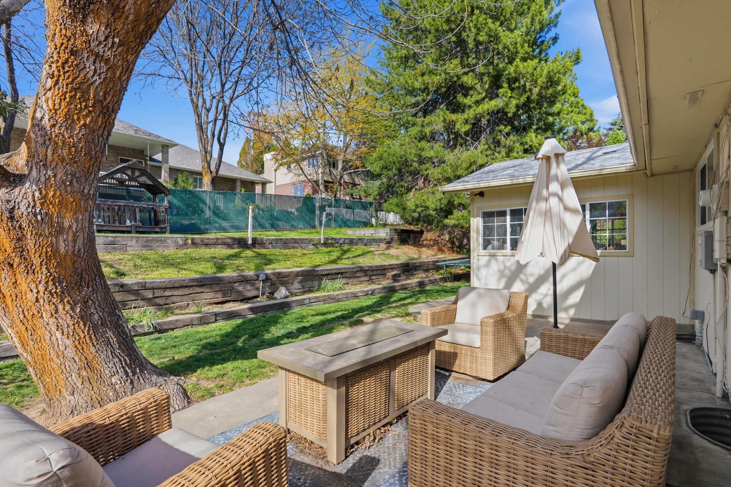 View of patio with an outdoor lounge area