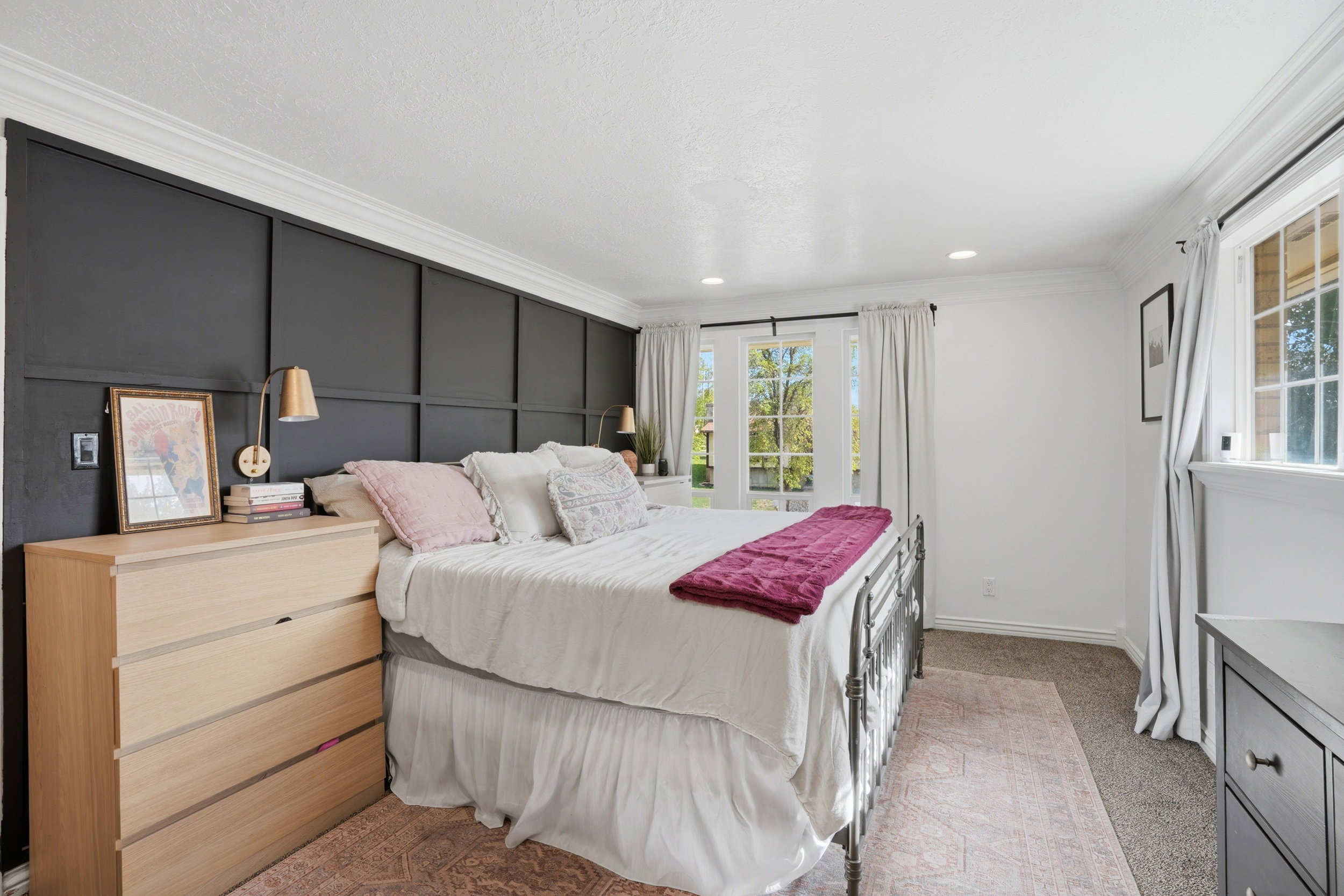 Bedroom featuring crown molding, light carpet, and recessed lighting