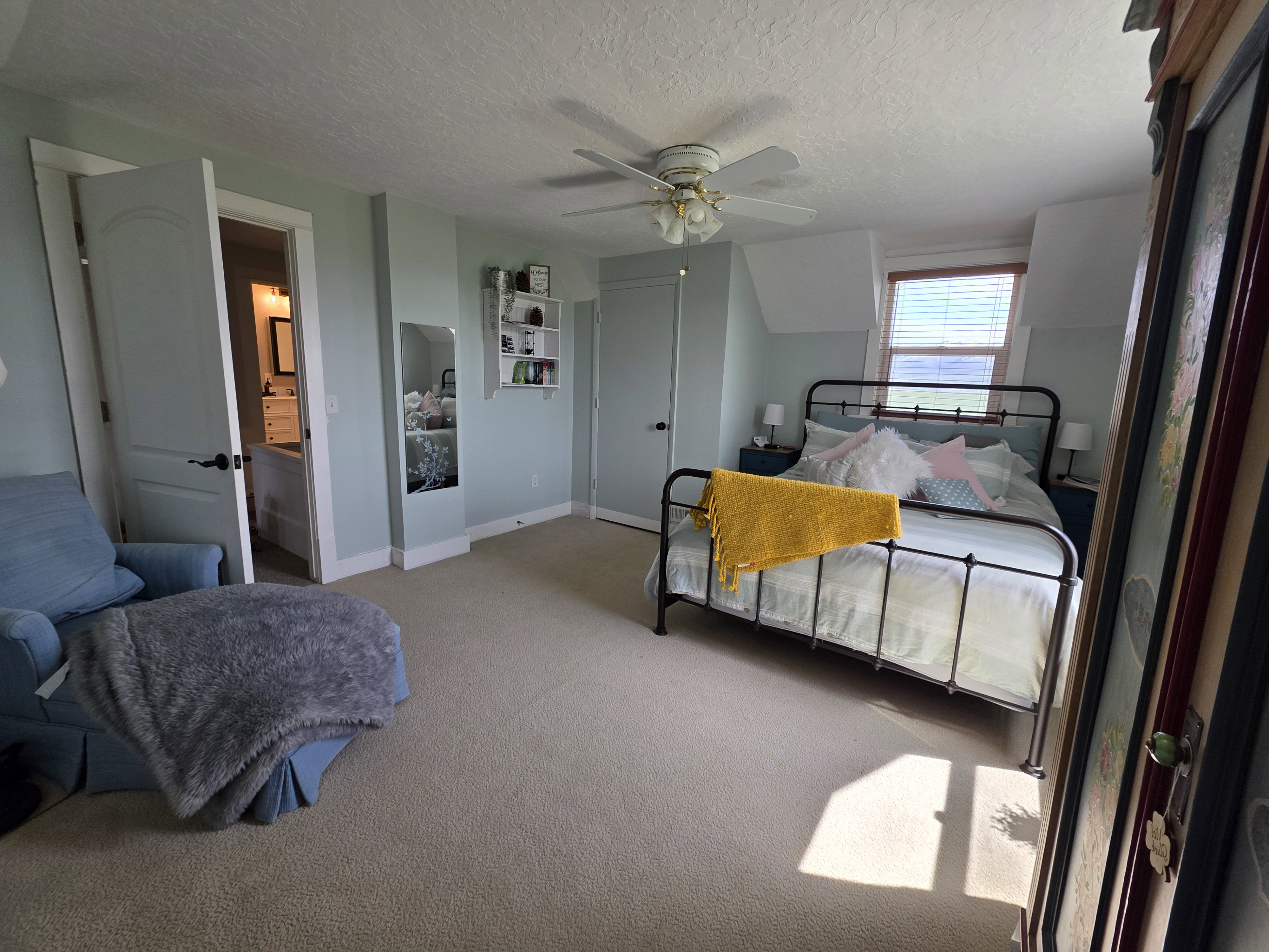 Bedroom with carpet flooring, a textured ceiling, and a ceiling fan